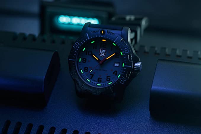 Relógio Luminox Navy XL.8882 - Quartzo 45mm